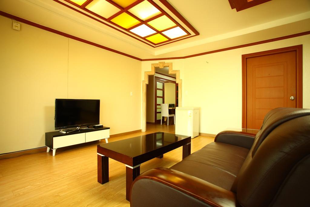 Bluesky Pension โพชอน ภายนอก รูปภาพ