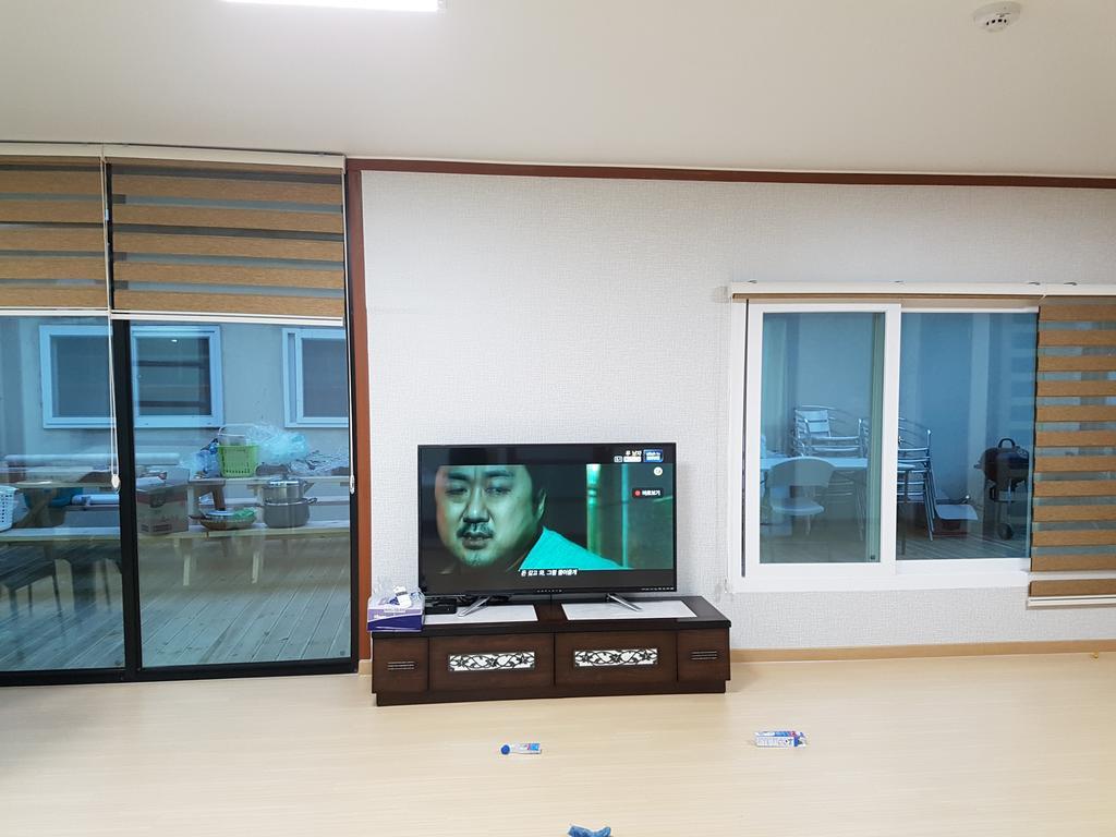 Bluesky Pension โพชอน ภายนอก รูปภาพ